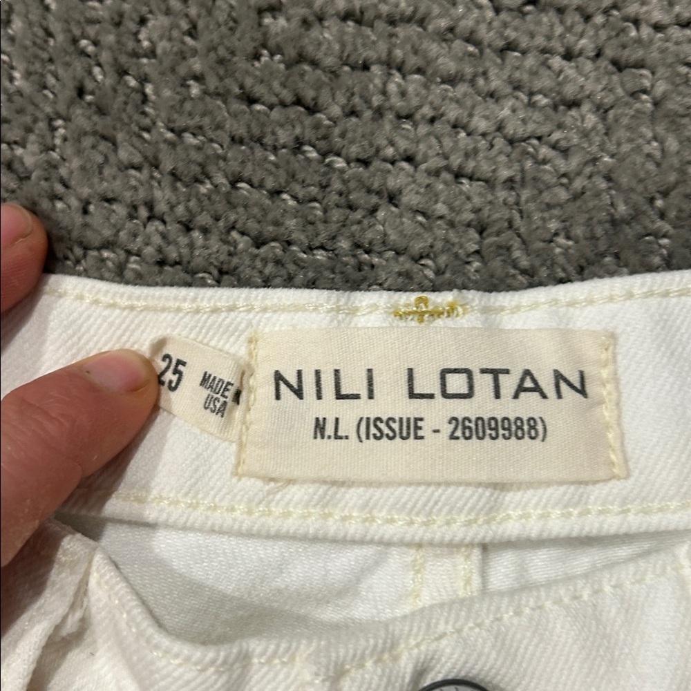 Nili Lotan Boyfriend Bermuda Shorts Cream White Denim Size 25 Raw Hem - Picture 2 of 13